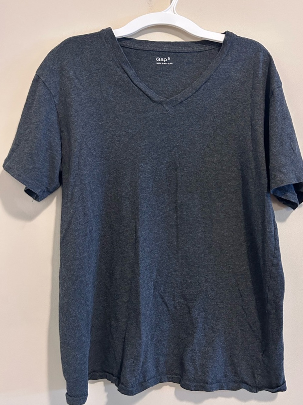 GAP Men’s V-Neck Tee - Charcoal